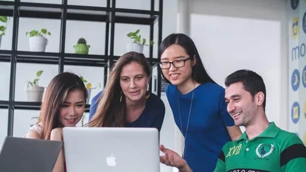 Jak poradzić sobie z brakiem pracy po studiach i zwiększyć szanse