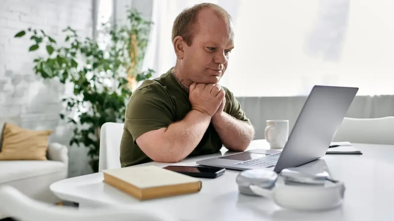 Praca po studiach za granicą: jak uniknąć pułapek i znaleźć zatrudnienie