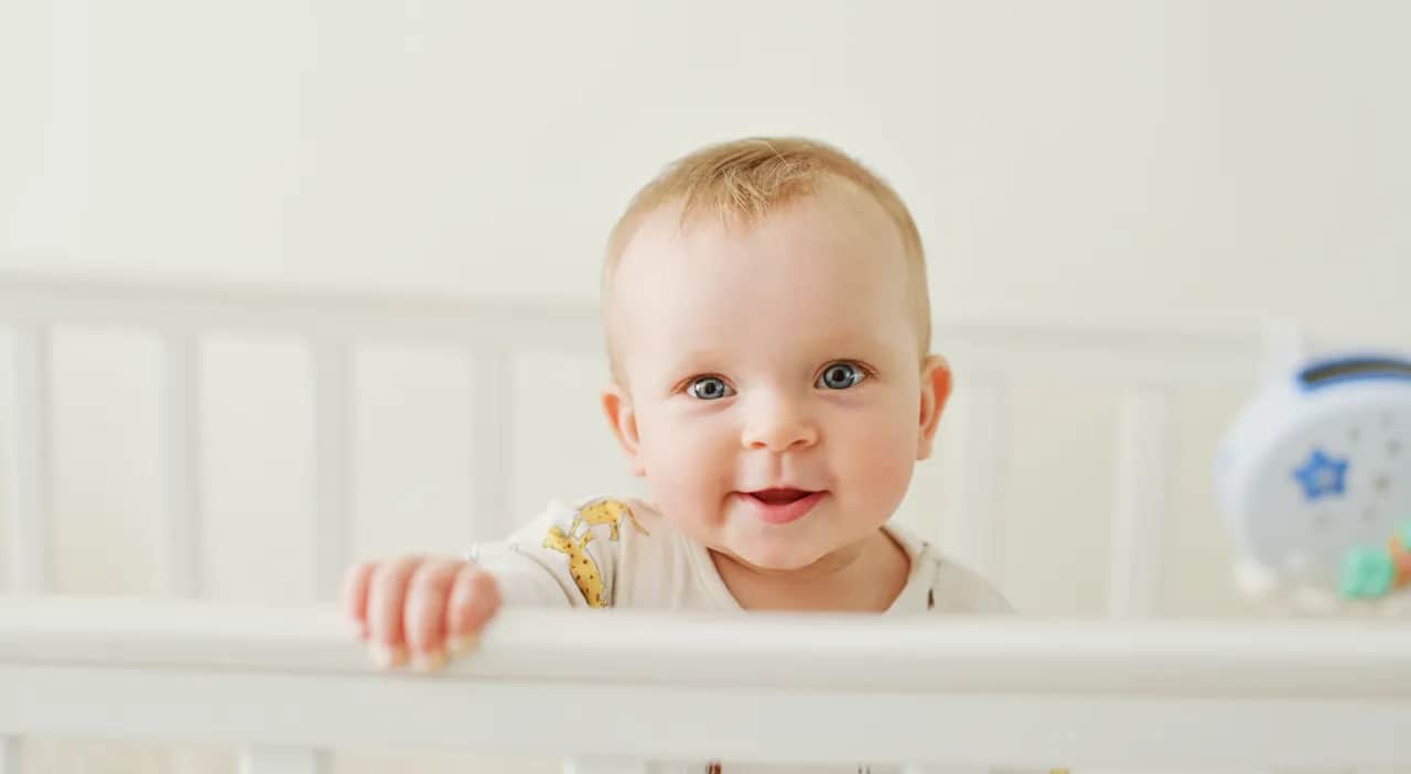 Skok rozwojowy 11 miesiąc: objawy, które mogą zaniepokoić rodziców