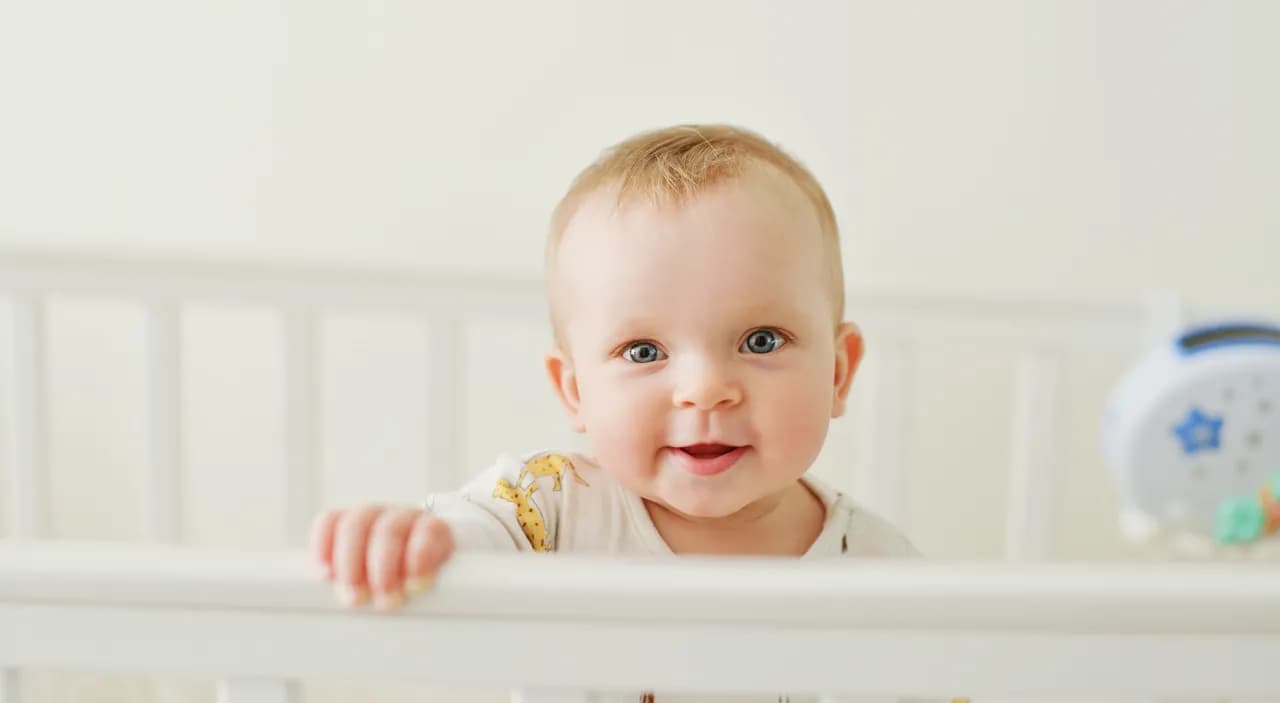 Skok rozwojowy 11 miesiąc: objawy, które mogą zaniepokoić rodziców