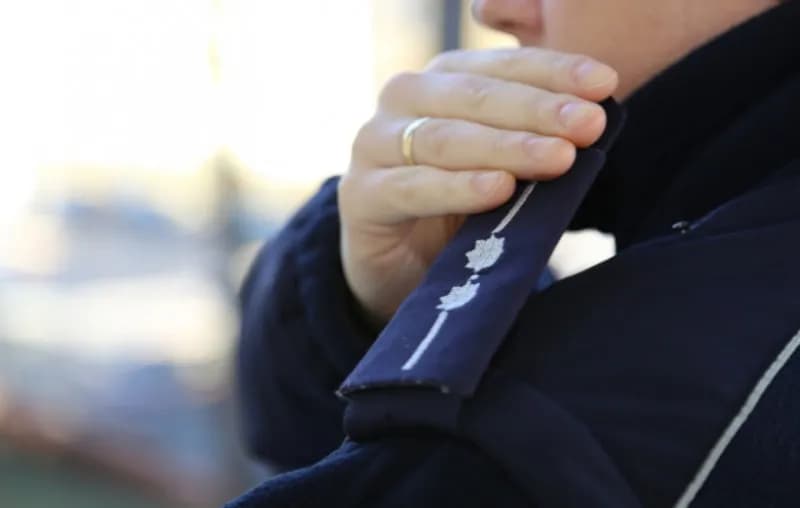 Jak zostać oficerem po studiach cywilnych - wymagania i proces rekrutacji