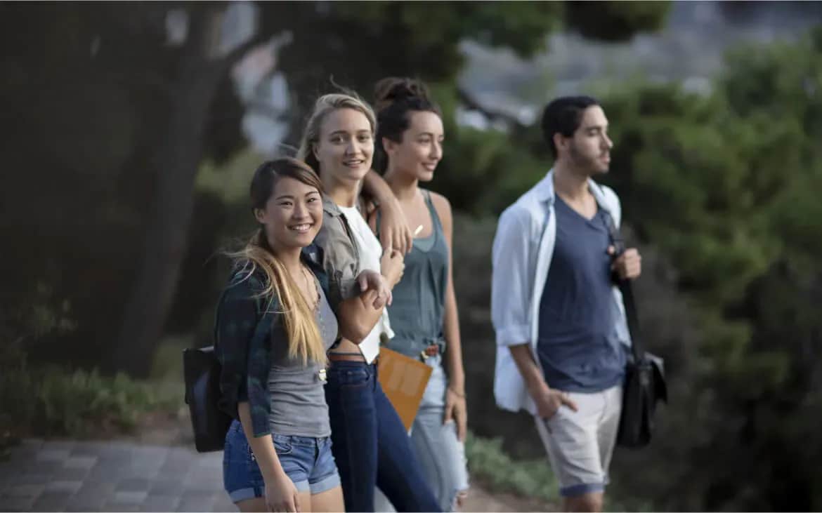 Czy po studiach w Polsce można pracować za granicą? Sprawdź wymagania