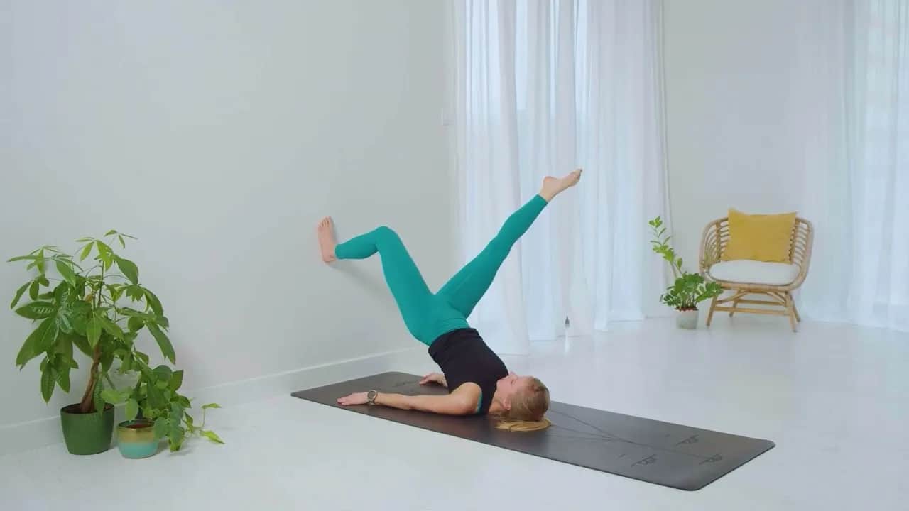 Co daje pilates przy ścianie? Odkryj korzyści dla zdrowia i postawy